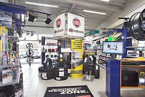 große Auswahl Kfz-Ersatzteile & -Zubehör im Autohaus Rostock